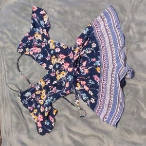 🔥3/$10 Floral blue rain Francesca's romper XXS